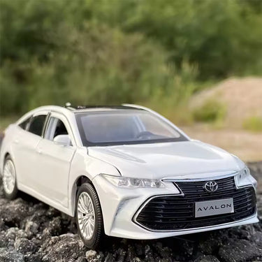 1:24 TOYOTA AVALON ALLOY DIECAST MODEL